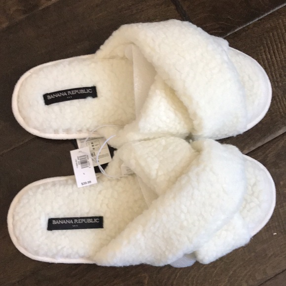 NWT: Banana Republic fuzzy slippers - Picture 3 of 5